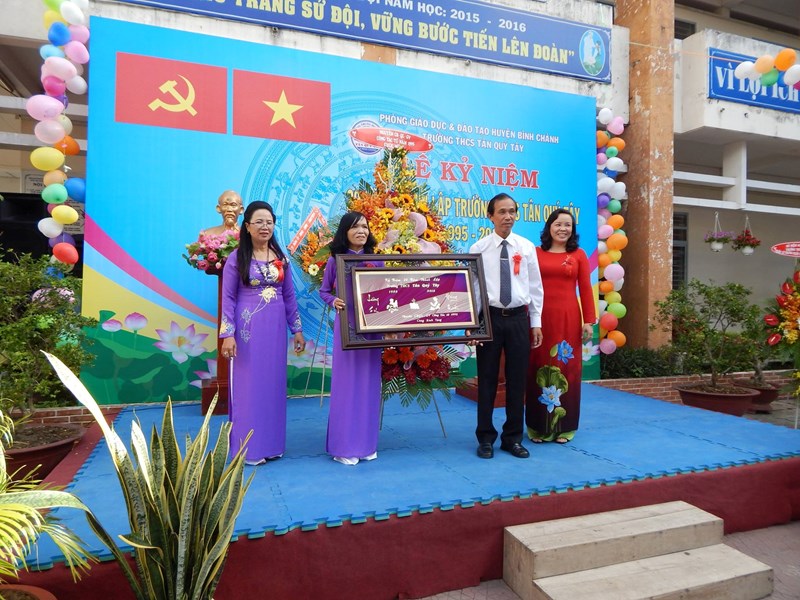 Một số hình ảnh quá trình tự đánh giá năm học 2016-2017
